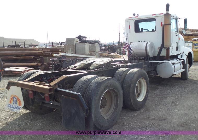 image for item K1287 1995 International 9400 semi truck