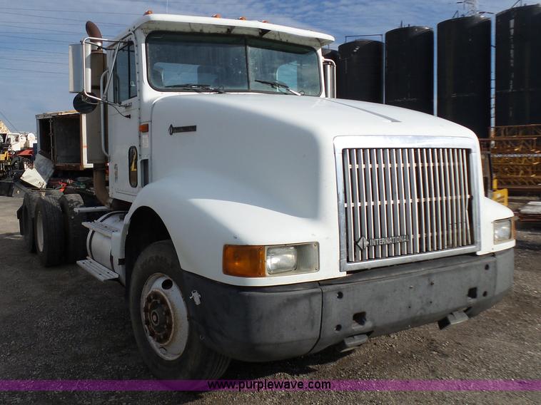 image for item K1287 1995 International 9400 semi truck