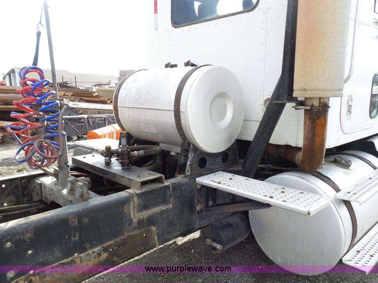 image for item K1287 1995 International 9400 semi truck