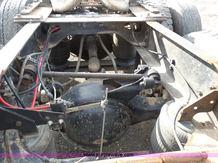 image for item K1287 1995 International 9400 semi truck