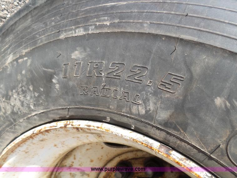 image for item K1287 1995 International 9400 semi truck