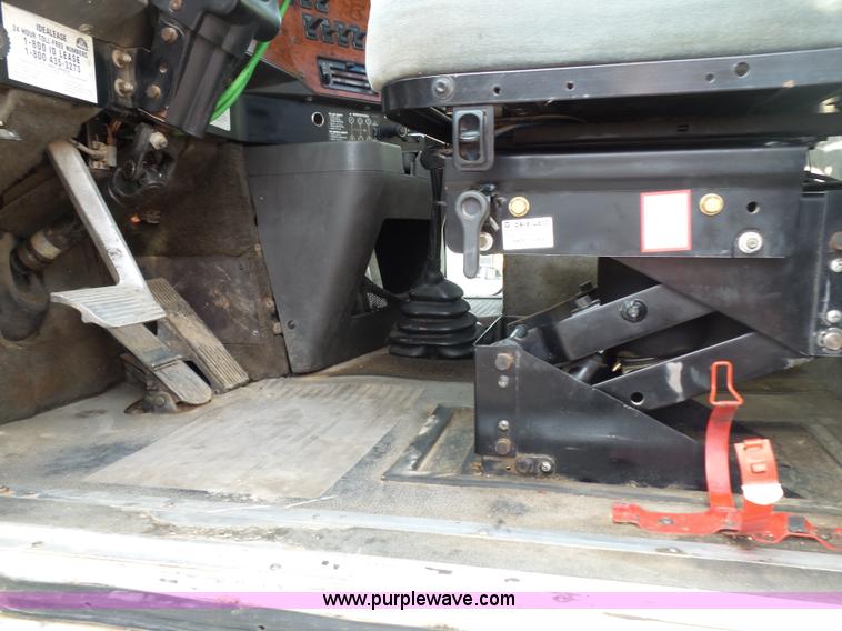 image for item K1287 1995 International 9400 semi truck