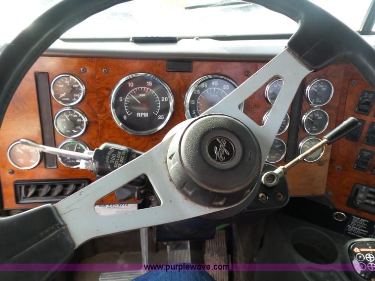 image for item K1287 1995 International 9400 semi truck