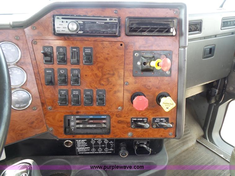 image for item K1287 1995 International 9400 semi truck