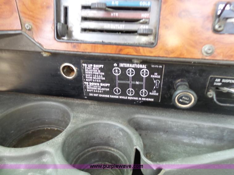 image for item K1287 1995 International 9400 semi truck