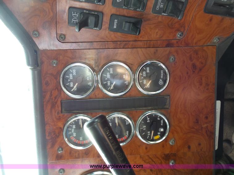 image for item K1287 1995 International 9400 semi truck