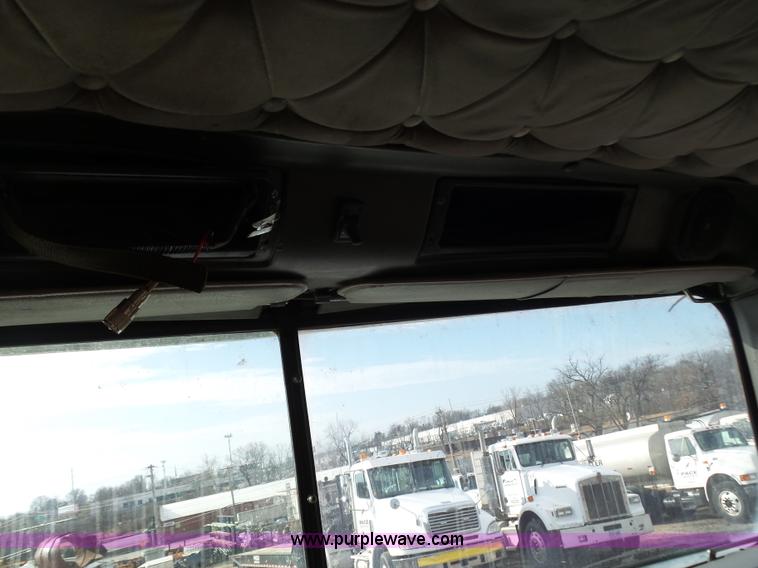 image for item K1287 1995 International 9400 semi truck