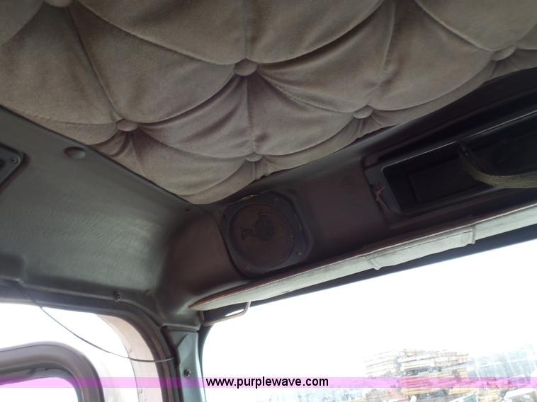 image for item K1287 1995 International 9400 semi truck