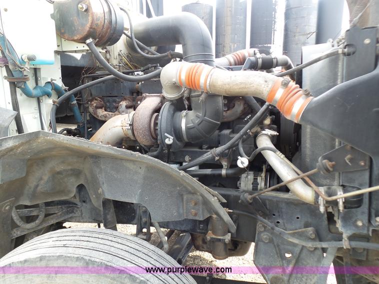 image for item K1287 1995 International 9400 semi truck