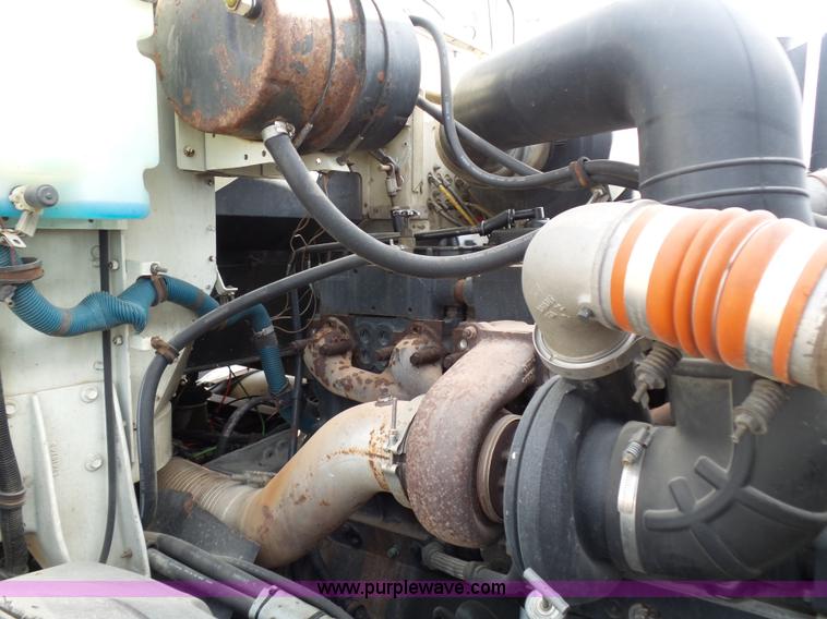 image for item K1287 1995 International 9400 semi truck