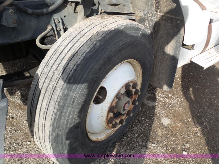 image for item K1287 1995 International 9400 semi truck