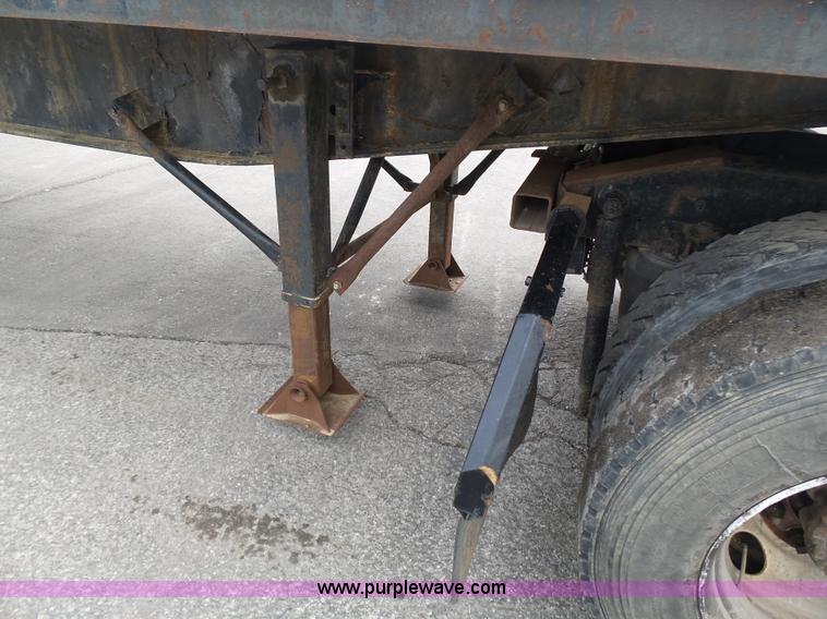 image for item K1289 1987 Wagco flatbed trailer