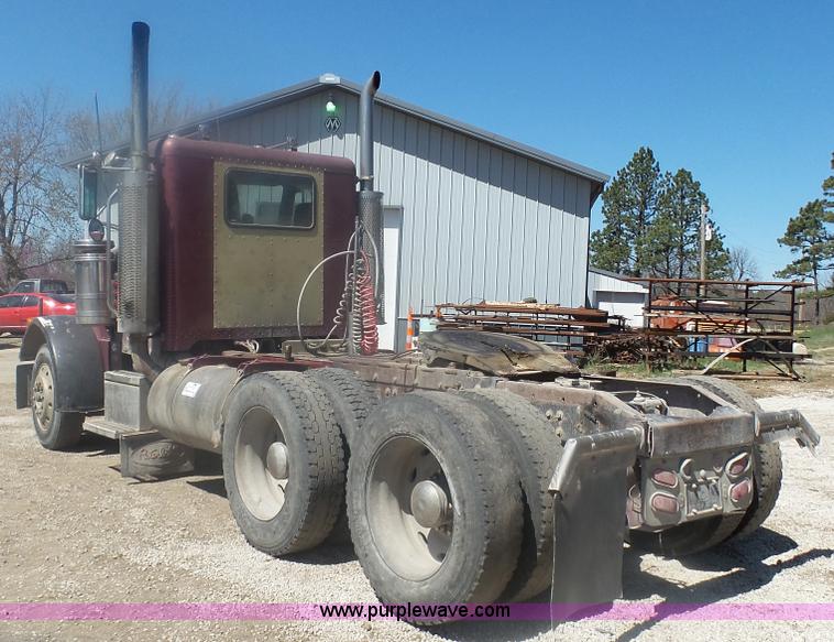 image for item K4248 1991 Peterbilt 379 semi truck