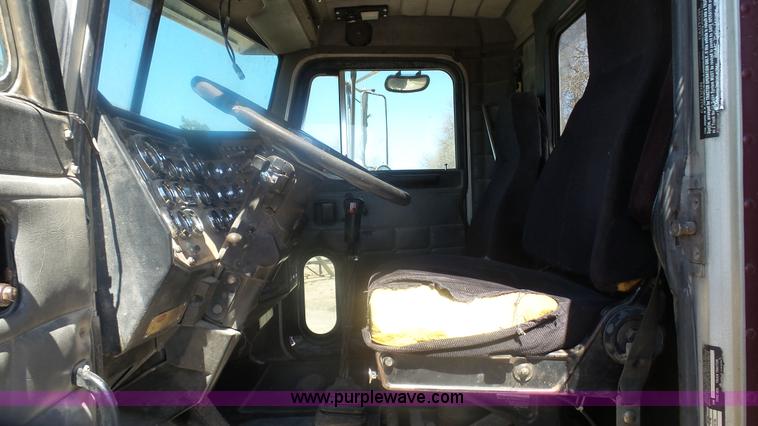 image for item K4248 1991 Peterbilt 379 semi truck