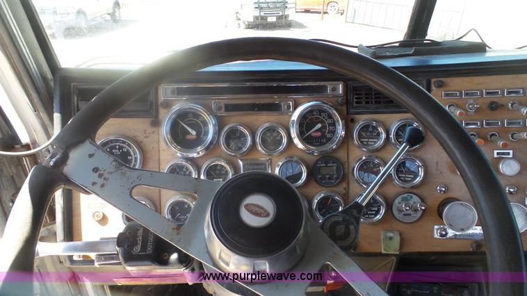 image for item K4248 1991 Peterbilt 379 semi truck