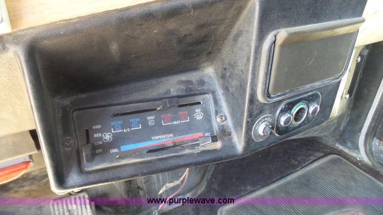 image for item K4248 1991 Peterbilt 379 semi truck