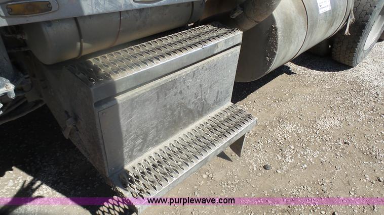 image for item K4248 1991 Peterbilt 379 semi truck