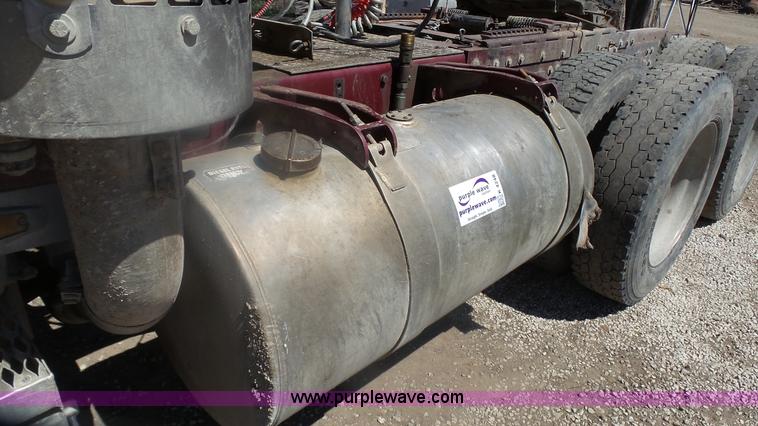 image for item K4248 1991 Peterbilt 379 semi truck