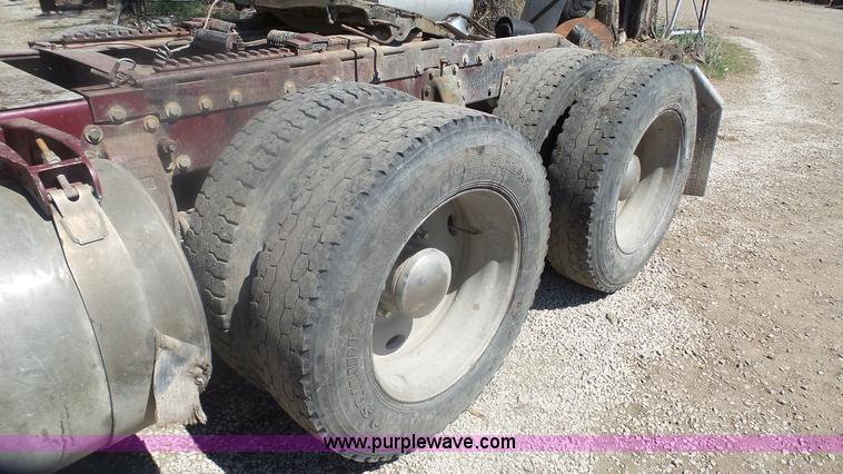 image for item K4248 1991 Peterbilt 379 semi truck