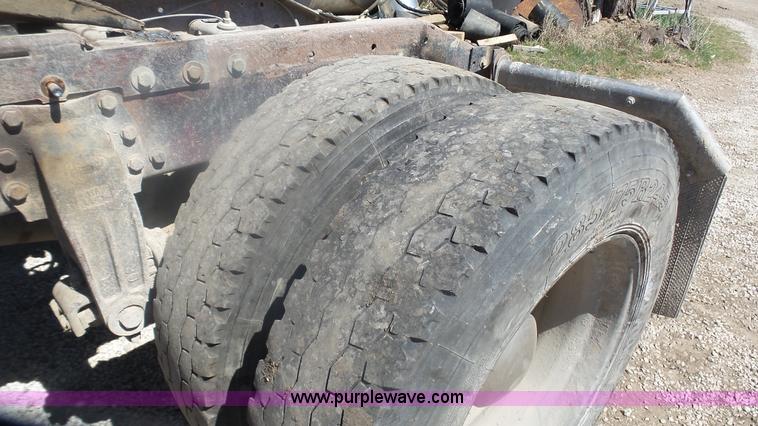 image for item K4248 1991 Peterbilt 379 semi truck