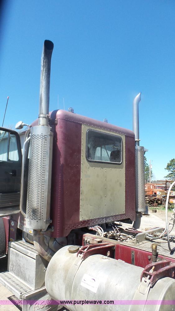 image for item K4248 1991 Peterbilt 379 semi truck