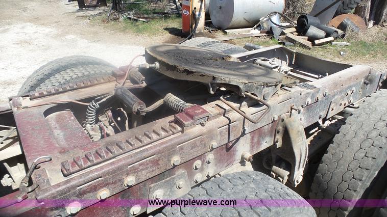 image for item K4248 1991 Peterbilt 379 semi truck