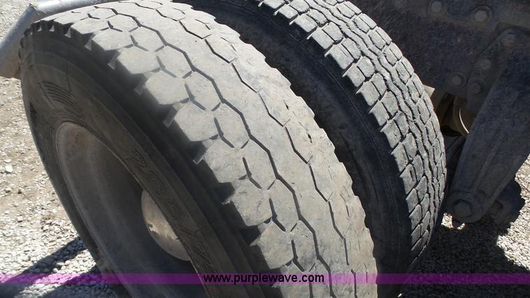 image for item K4248 1991 Peterbilt 379 semi truck