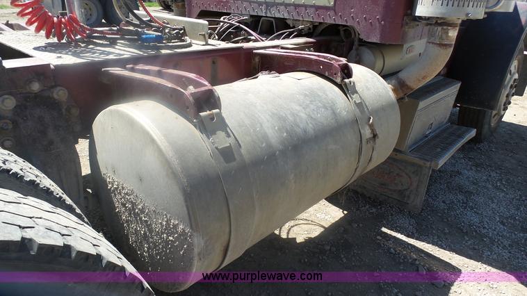 image for item K4248 1991 Peterbilt 379 semi truck