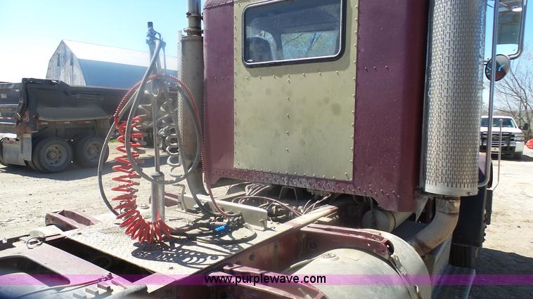 image for item K4248 1991 Peterbilt 379 semi truck