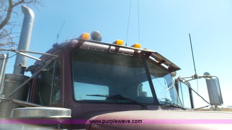 image for item K4248 1991 Peterbilt 379 semi truck