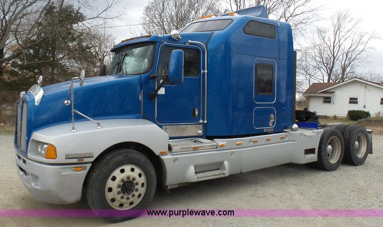image for item K4275 2007 Kenworth T600 semi truck