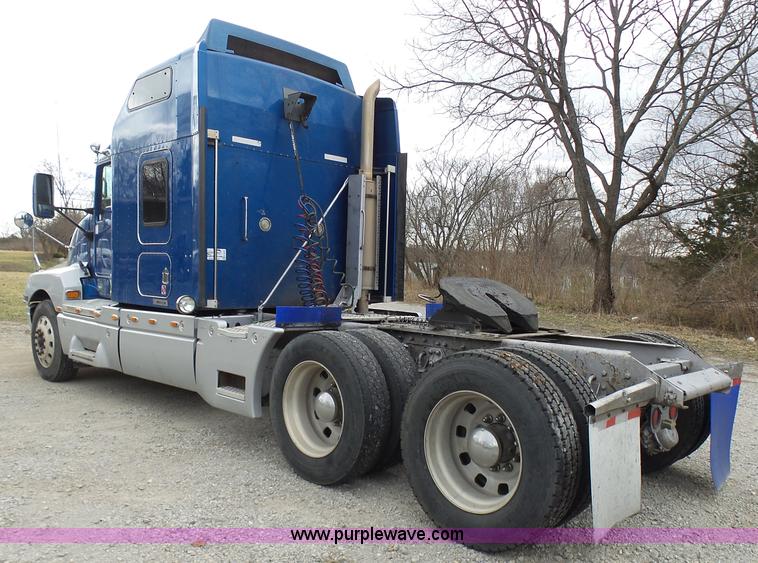 image for item K4275 2007 Kenworth T600 semi truck