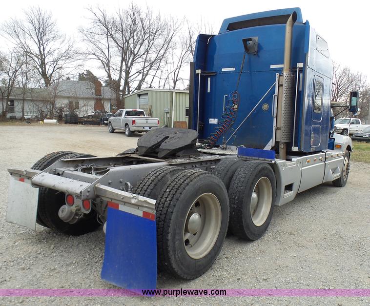 image for item K4275 2007 Kenworth T600 semi truck