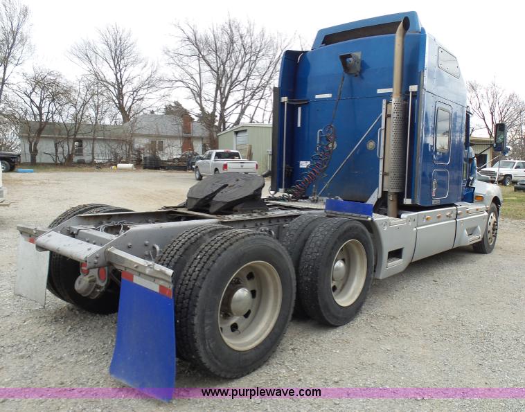 image for item K4275 2007 Kenworth T600 semi truck
