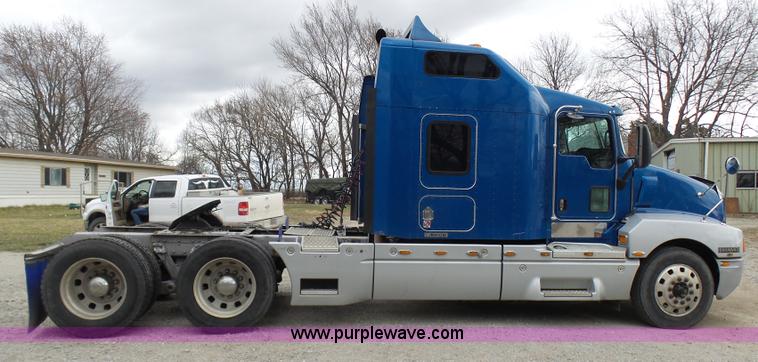 image for item K4275 2007 Kenworth T600 semi truck
