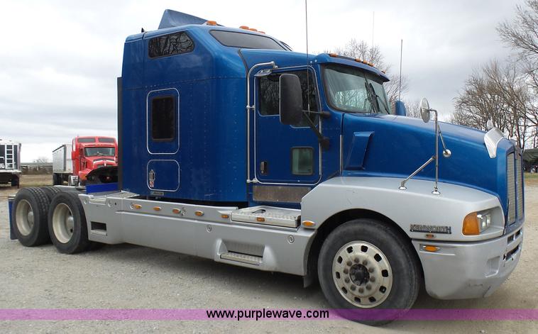 image for item K4275 2007 Kenworth T600 semi truck