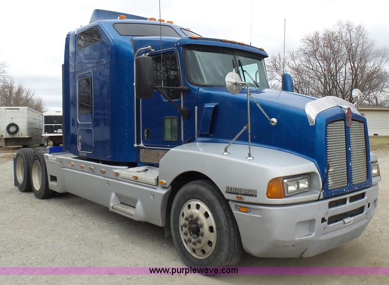 image for item K4275 2007 Kenworth T600 semi truck