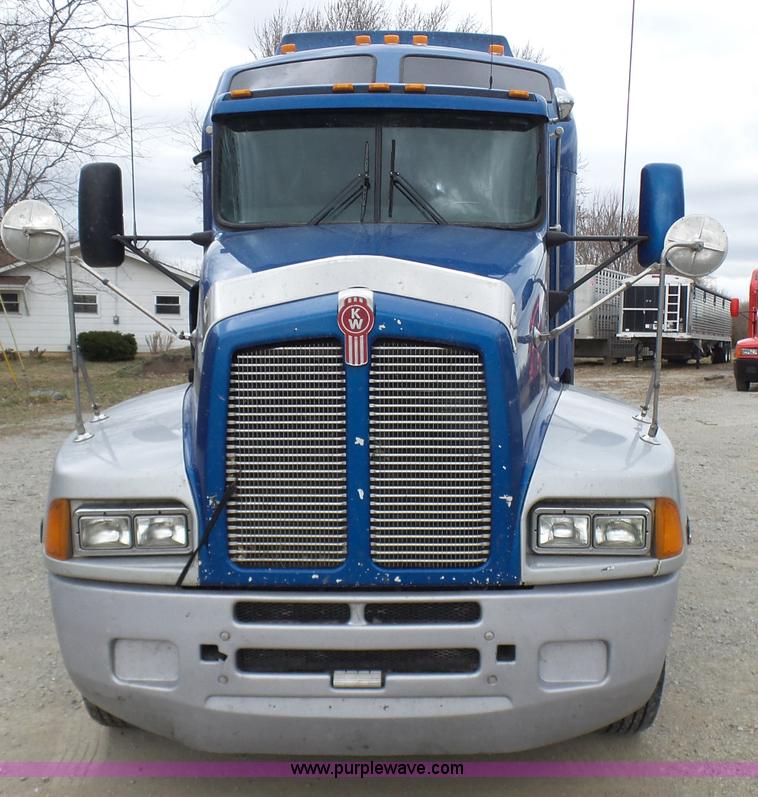image for item K4275 2007 Kenworth T600 semi truck