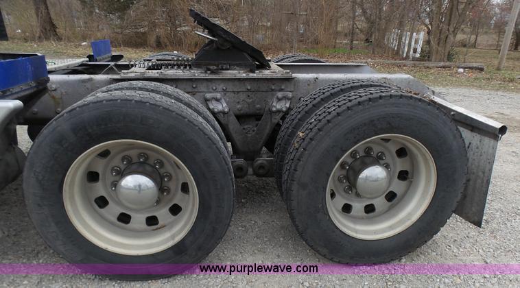 image for item K4275 2007 Kenworth T600 semi truck