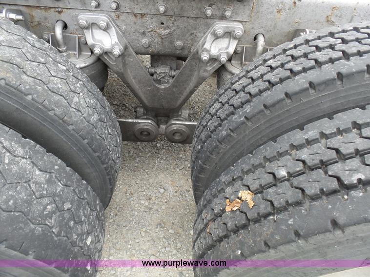 image for item K4275 2007 Kenworth T600 semi truck