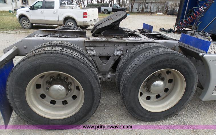 image for item K4275 2007 Kenworth T600 semi truck