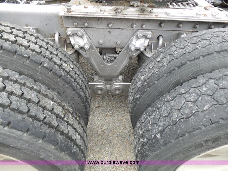 image for item K4275 2007 Kenworth T600 semi truck