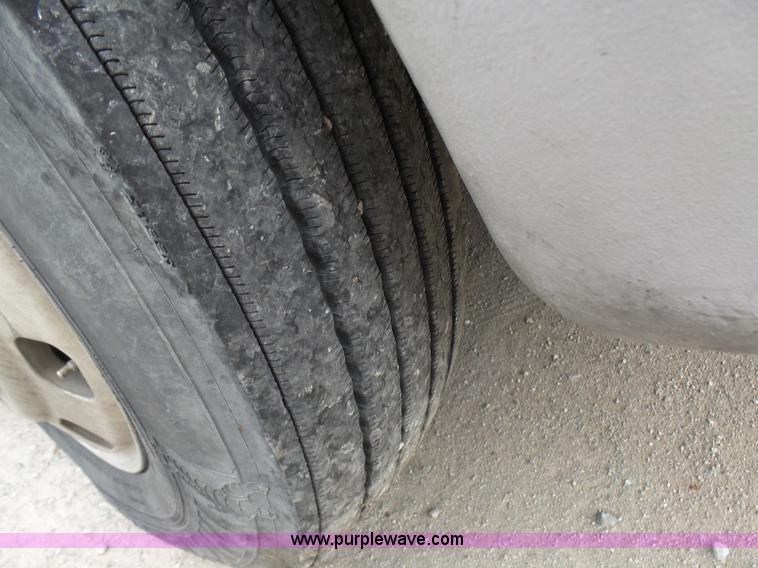 image for item K4275 2007 Kenworth T600 semi truck