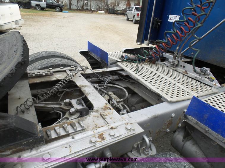 image for item K4275 2007 Kenworth T600 semi truck