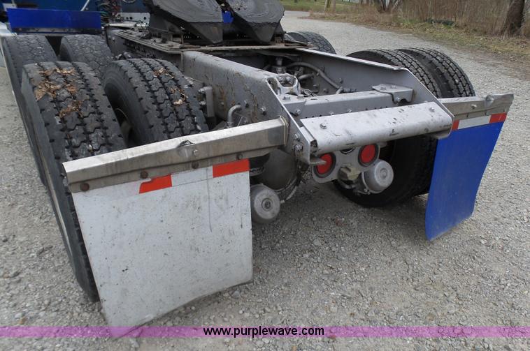 image for item K4275 2007 Kenworth T600 semi truck