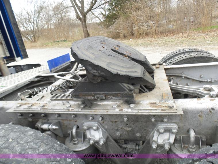 image for item K4275 2007 Kenworth T600 semi truck