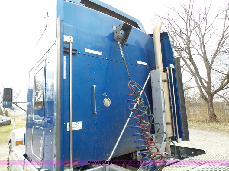 image for item K4275 2007 Kenworth T600 semi truck