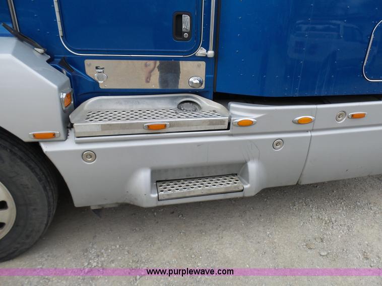 image for item K4275 2007 Kenworth T600 semi truck