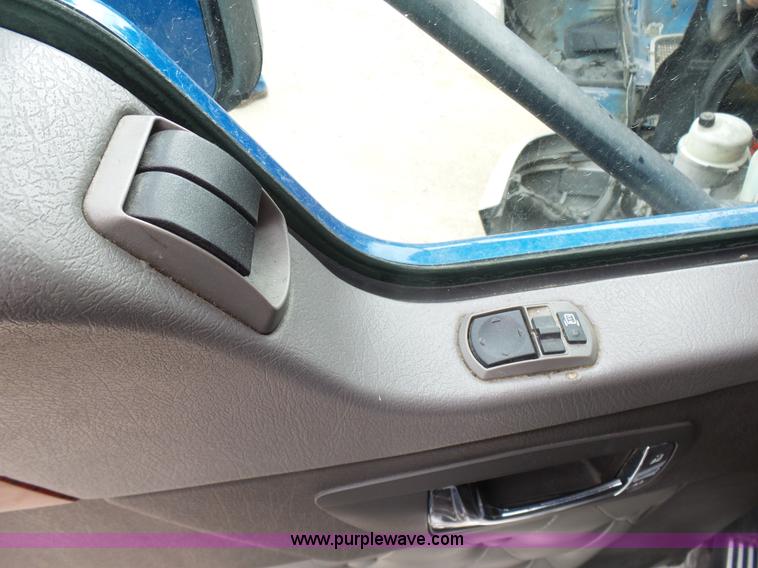 image for item K4275 2007 Kenworth T600 semi truck