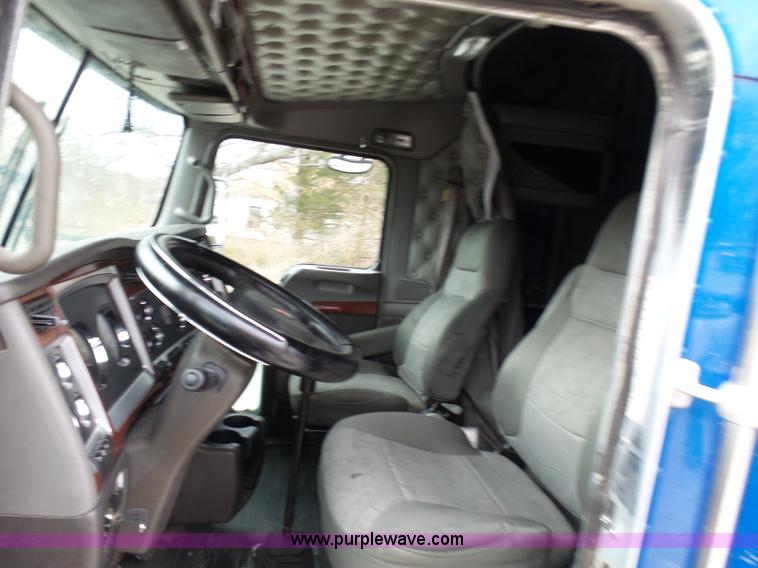 image for item K4275 2007 Kenworth T600 semi truck